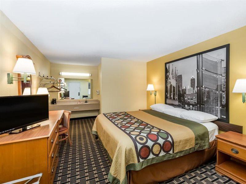 Motel Super 8 By Wyndham Indianapolis-southport Rd 2*