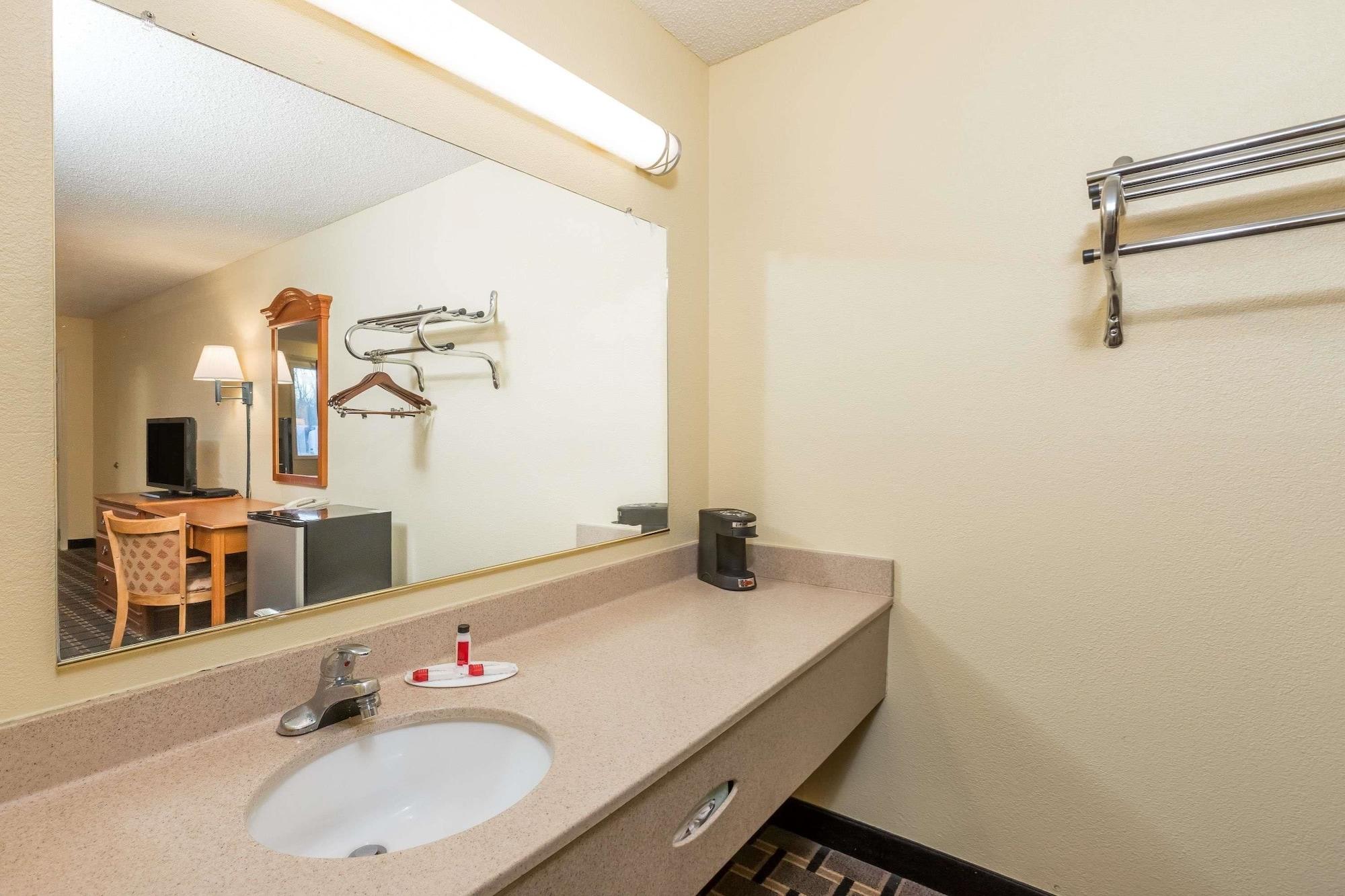 Motel Super 8 By Wyndham Indianapolis-southport Rd