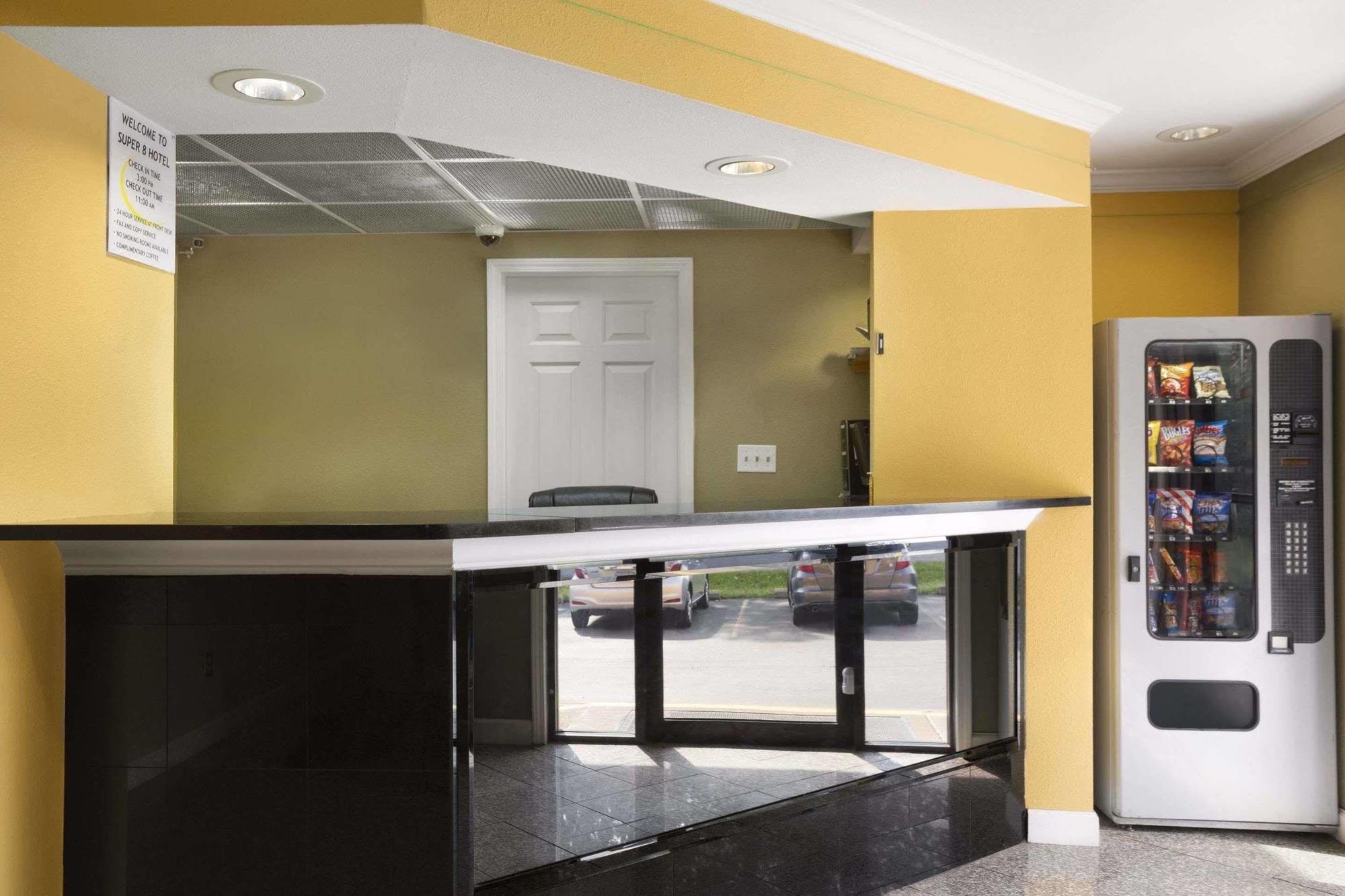 Motel Super 8 By Wyndham Indianapolis-southport Rd 2*